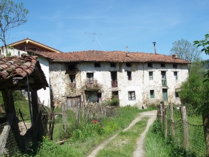 Azkartza baserria.