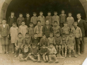 Eskolaumeak 1933-34 ikasturtean.