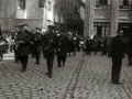 BANDA MUNICIPAL DE TXISTULARIS QUE PRECEDE A UN DESFILE DE AUTORIDADES, POR LA PLAZA SAN MARTIN  DE LA LOCALIDAD DE BERGARA. (Foto 1/1)