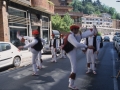 Dantza topaketa. Dantzarien ibilaldia kaleetan zehar