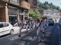 Dantza topaketa. Dantzarien ibilaldia kaleetan zehar