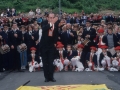 Loinazko San Martin Elizan. Banderaduna bandera lurrean dagoela
