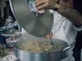 Gastronomia lehiaketa. Janaria prestatzen San Martin plazako arkupean