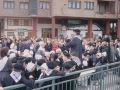 Gazte taldea Zaldizurreta plazan abesten