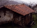 Atzealdeko fatxadan dagoena plaka oroigarria