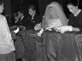 Los novios en un momento de la ceremonia