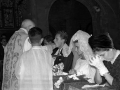 Los novios en el momento de la consagración
