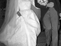 Los novios saliendo de la iglesia