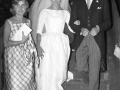 Los novios junto a una amiga