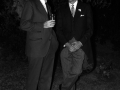 El novio junto a uno de los invitados
