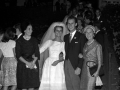 Los novios junto a dos invitadas al enlace