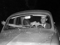 Una pareja dentro del coche