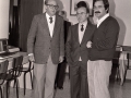 Asistentes a la celebración de las Bodas de plata del centro privado de Educación Secundaria "ETEO Lanbide Heziketarako Bailarako Eskola". En el centro su director, Jose Antonio Mendikute