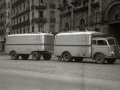 CAMION CON REMOLQUE JUNTO AL HOTEL BIARRITZ EN LA PLAZA DE ZARAGOZA. (Foto 1/1)