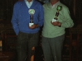 Participantes en el campeonato de mus de la sociedad Haitzalde con sus trofeos