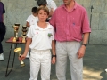 Entrega de un trofeo del Campeonato escolar de pelota vasca