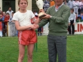 Entrega de trofeos del campeonato local de fútbol, en el campo del Aloña Mendi