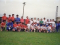 Equipos de fútbol en el campo del Aloña Mendi, durante el campeonato local de fútbol