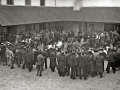 CELEBRACION DE UNA FIESTA EN EL PATIO DE UN ACUARTELAMIENTO. (Foto 1/2)