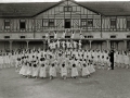 EXHIBICION DE GIMNASIA INFANTIL EN EL PATIO DEL ASILO REINA VICTORIA EN ZORROAGA. (Foto 1/5)