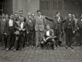PAULINO UZCUDUN JUNTO A UN GRUPO DE PERSONAS. (Foto 2/2)