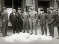 EL PUGIL PAULINO UZCUDUN JUNTO A UN GRUPO DE PERSONAS. (Foto 1/3)