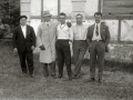 EL PUGIL PAULINO UZCUDUN JUNTO A UN GRUPO DE PERSONAS. (Foto 3/3)