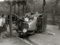 AUTOMOVIL ACCIDENTADO EN UNA CARRETERA. (Foto 1/2)