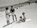 LOS ACTORES LUCHI SOTO Y LUIS PEÑA EN LA PLAYA DE ONDARRETA. (Foto 4/4)