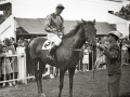 ESCENAS DE LAS CARRERAS DE CABALLOS EN EL HIPODROMO DE LASARTE. (Foto 26/27)