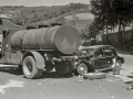 ACCIDENTE DE TRAFICO ENTRE UN CAMION Y UN AUTOMOVIL. (Foto 2/3)