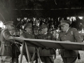 FRANCISCO FRANCO JUNTO A AUTORIDADES MILITARES EN UNAS MANIOBRAS. (Foto 15/19)