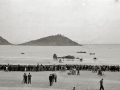ATERRIZAJE EN LA PLAYA DE LA CONCHA DEL BOMBARDERO MODELO HEINKEL 111, QUE VENIA DIRECTAMENTE DESDE NORUEGA DE LEON DEGRELLE, PILOTO BELGA Y CABEZA DEL PARTIDO NAZI EN BELGICA EN LA SEGUNDA GUERRA MUNDIAL (Foto 5/5)