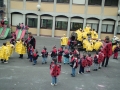 Niños disfrazados en el patio de la ikastola Txantxiku