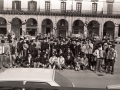 Jóvenes celebrando Santa Águeda en la plaza de los Fueros