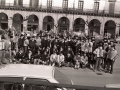 Jóvenes celebrando Santa Águeda en la plaza de los Fueros