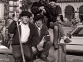 Jóvenes celebrando Santa Águeda en la plaza de los Fueros