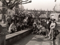 Jóvenes celebrando Santa Águeda en la plaza de los Fueros