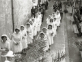 CELEBRACION DE UNA PROCESION RELIGIOSA EN EL PATIO DEL HOSPITAL CIVIL SAN ANTONIO ABAD. (Foto 3/8)