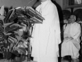 Clérigo durante los actos religiosos de celebración, en el interior de la iglesia de los Agustinos