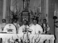 Clérigos durante los actos religiosos de celebración, en el interior de la iglesia de los Agustinos