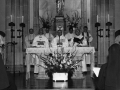 Clérigos durante los actos religiosos de celebración, en el interior de la iglesia de los Agustinos