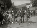 CICLISTAS POSANDO EN EL PASEO DE SAN FRANCISCO DE TOLOSA. (Foto 1/2)