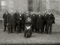 CLAUSTRO DE PROFESORES DE LA ANTIGUA ACADEMIA MUSICAL, PREDECESORA DEL ACTUAL CONSERVATORIO. SE ENCUENTRAN LOS SEÑORES ESCOBOSA (VIENTO, METAL), CENDOYA (SOLFEO SUPERIOR), IRAOLA (PIANO), COTARELO (PIANO), ESNAOLA (CANTO), ARIZ (DIRECTOR), CASTELLANOS. (Foto 1/1)