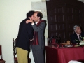 Abrazo de José Ignacio García Ramos, Viceconsejero de Justicia del Gobierno Vasco y posteriormente Viceconsejero para la Administración pública, durante los actos de clausura de un congreso en el Instituto Internacional de Sociología Jurídica
