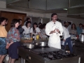 El cocinero Alberto Elorza durante una clase de cocina en Berezao