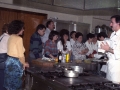 El cocinero Alberto Elorza durante una clase de cocina en Berezao