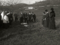 COLOCACION DE LA PRIMERA PIEDRA DEL GOLF DE LASARTE. BENDICE EL PARROCO SEÑOR RECONDO. (Foto 1/1)