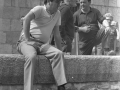 Jorge Oteiza durante la colocación de las esculturas