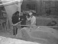 Jorge Oteiza en el taller de las esculturas